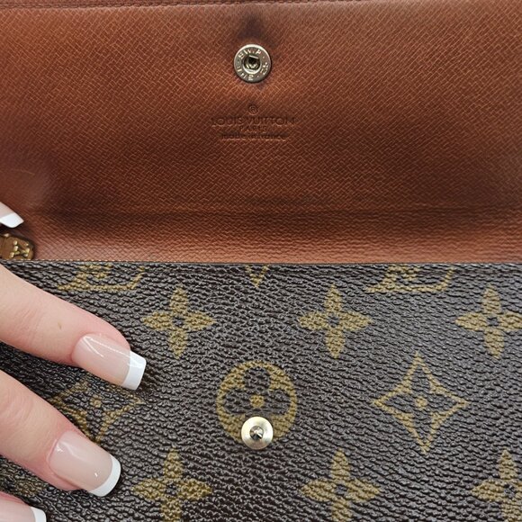 Louis Vuitton Monogram Sarah Wallet - Picture 8 of 14